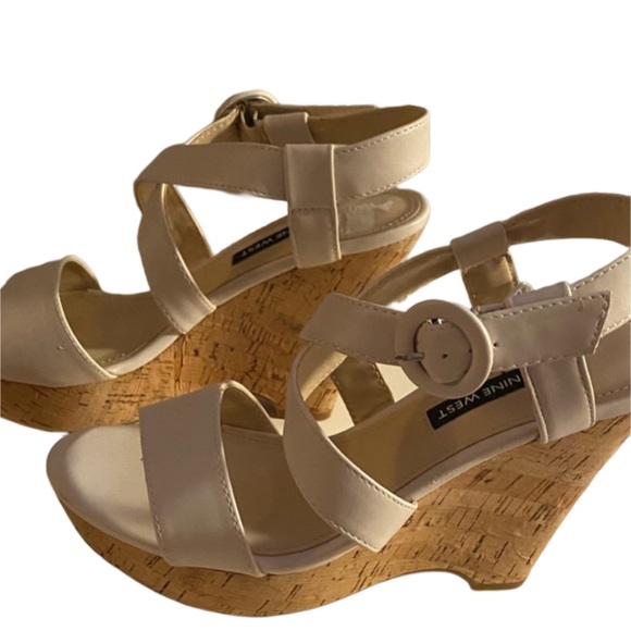 NWOT Nine West sandal wedges in an white/off-white color. Size 7.5. - Picture 3 of 6